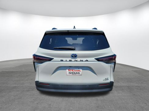 Certified 2023 Toyota Sienna XLE FWD image 6