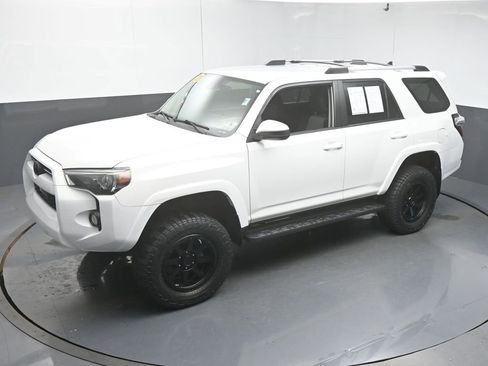 Used 2020 Toyota 4Runner SR5 image 41