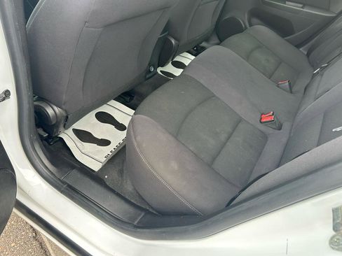 Used 2014 Chevrolet Cruze LT image 9