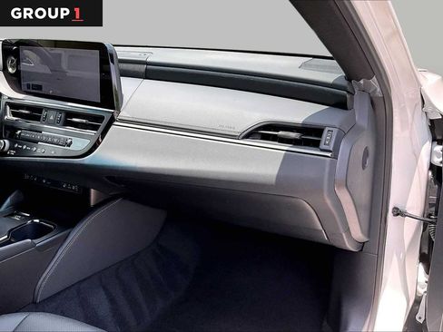 Used 2025 Lexus ES 350 w/ Premium Package FWD image 16