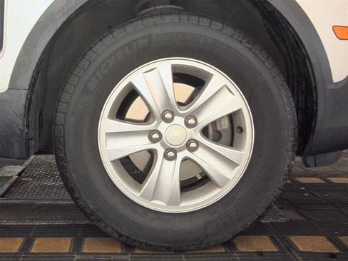 Used 2008 Saturn Vue XE image 10