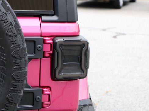 Used 2022 Jeep Wrangler Unlimited Sahara w/ LED Lighting Group AWD/4WD image 6