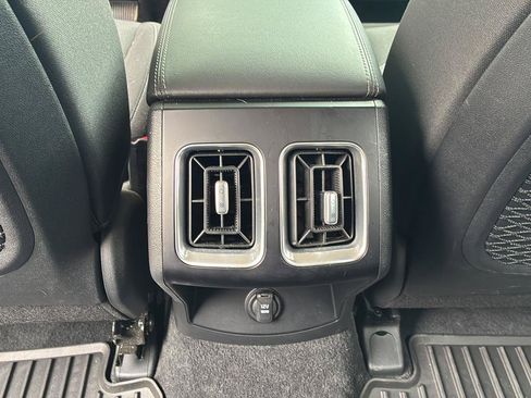 Used 2025 Kia Sorento LX FWD image 15