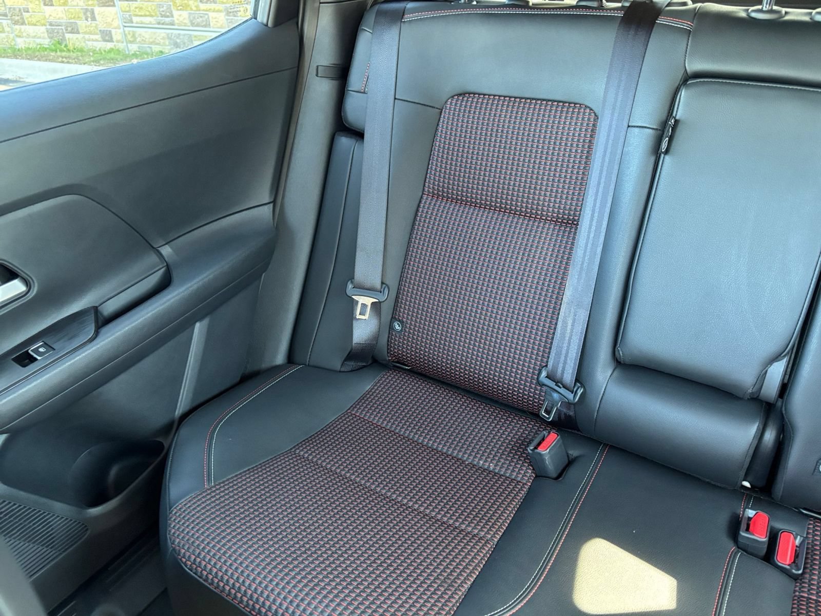 Used 2026 Nissan Kicks SR FWD image 37
