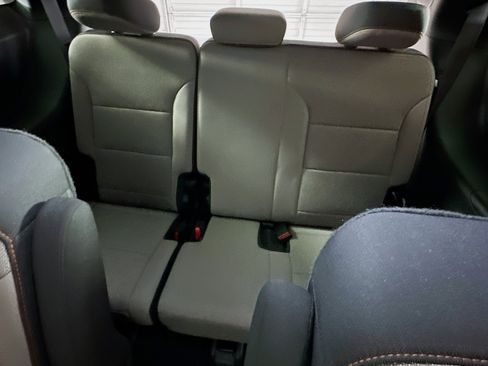 Used 2025 Chevrolet Traverse LT image 29