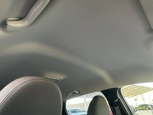 Used 2022 Chevrolet Bolt EUV LT w/ Comfort Package image 17