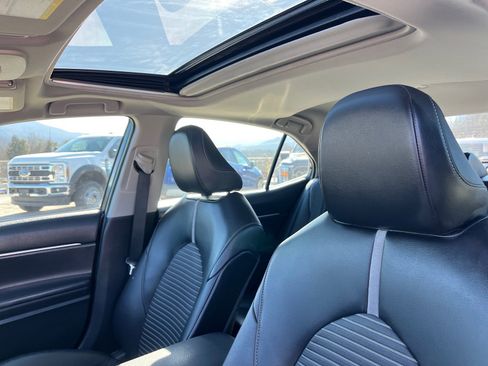 Used 2021 Toyota Camry SE w/ Convenience Package image 7