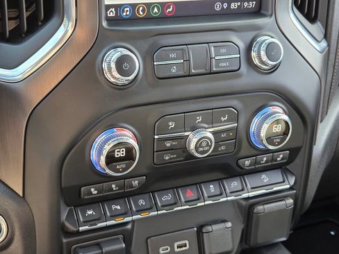 Used 2021 GMC Sierra 1500 AT4 w/ AT4 Premium Package AWD/4WD image 26