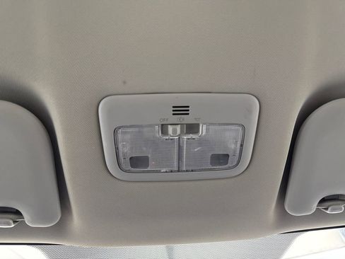 Used 2015 Toyota Corolla LE image 22