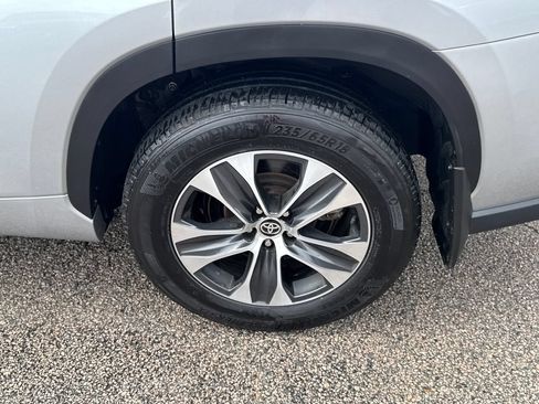 Used 2025 Toyota Highlander XLE AWD/4WD image 43