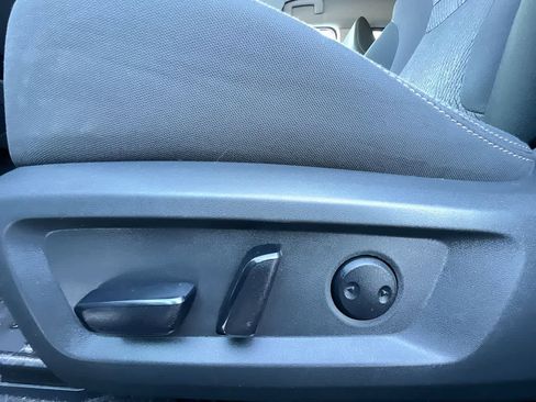 Used 2024 Nissan Rogue SV image 12