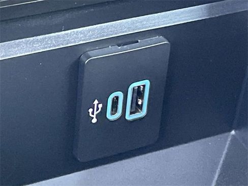 Certified 2025 Ford F250 Platinum image 28