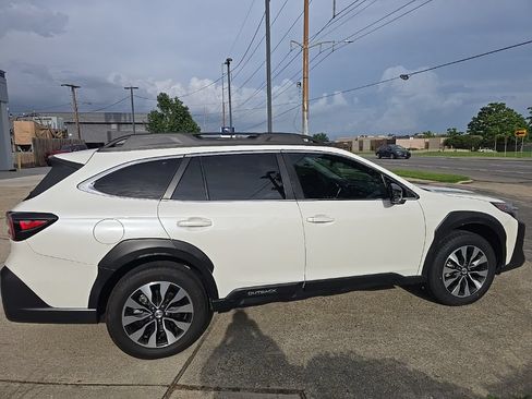 Used 2024 Subaru Outback Limited XT AWD/4WD image 4