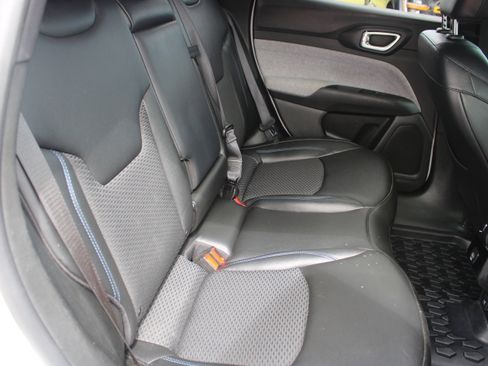 Used 2024 Jeep Compass Latitude AWD/4WD image 15