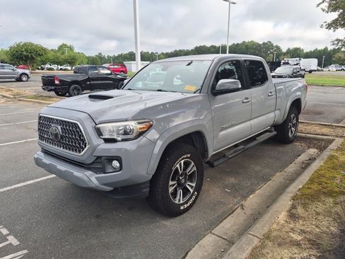 Used 2018 Toyota Tacoma TRD Sport AWD/4WD image 4