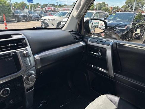 Used 2017 Toyota 4Runner SR5 Premium AWD/4WD image 29