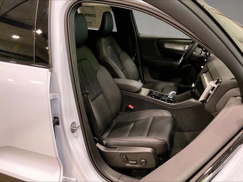 New 2026 Volvo XC40 B5 Plus w/ Protection Package Premier AWD/4WD image 10