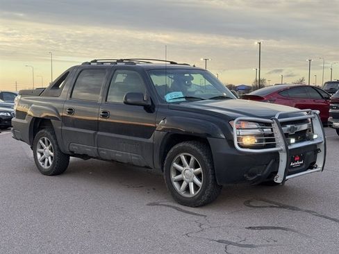 Used 2002 Chevrolet Avalanche 4x4 w/ Off-Road Suspension Pkg image 2
