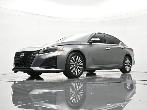 Used 2023 Nissan Altima 2.5 SV image 36