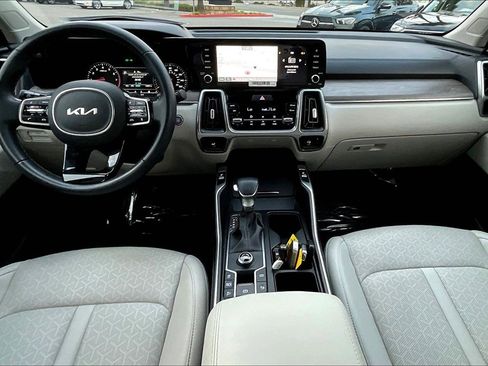 Certified 2023 Kia Sorento EX image 11