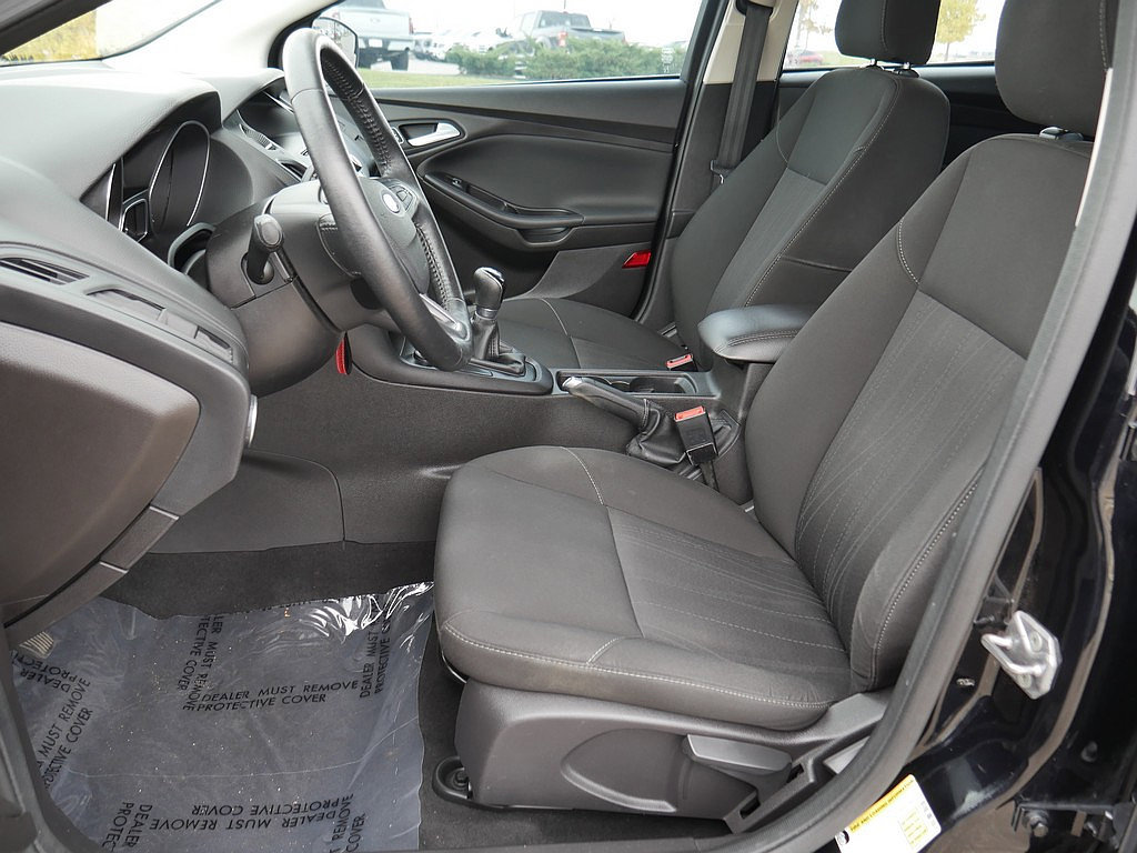 Used 2016 Ford Focus SE w/ SE Cold Weather Package FWD image 11