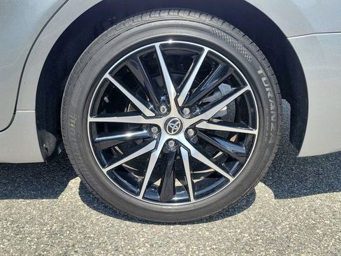 Used 2022 Toyota Camry SE FWD image 5