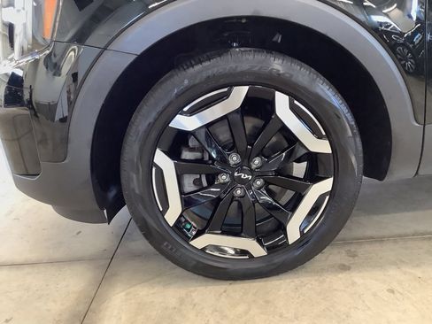 Certified 2023 Kia Telluride S w/ S Sunroof Package AWD/4WD image 12