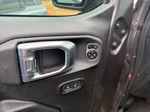 Used 2020 Jeep Wrangler Sport AWD/4WD image 5