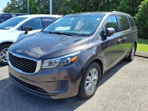 Used 2016 Kia Sedona LX FWD image 3