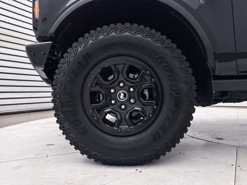 Used 2023 Ford Bronco Wildtrak image 15