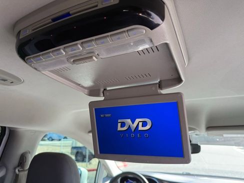 Used 2018 Chrysler Pacifica Touring Plus w/ Tire & Wheel Group image 18