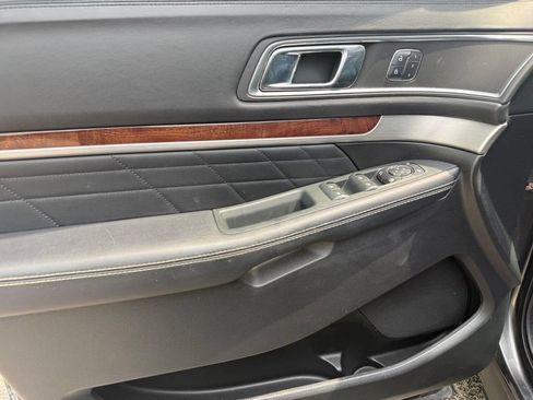 Used 2018 Ford Explorer Platinum AWD/4WD image 28