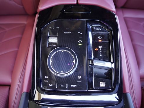 Used 2025 BMW 530i w/ M Sport Package RWD image 32