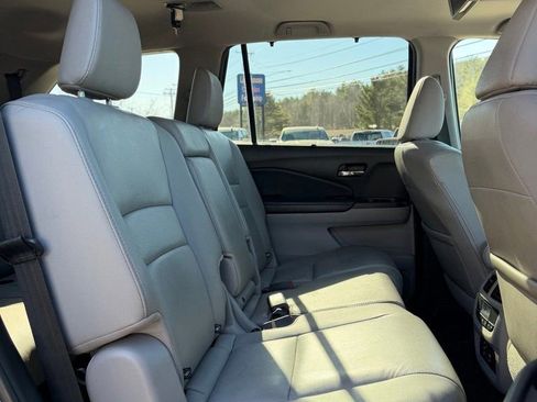 Used 2017 Honda Pilot Touring image 14
