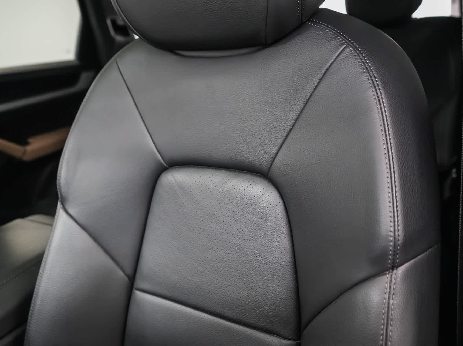 Certified 2024 Porsche Cayenne AWD/4WD image 26