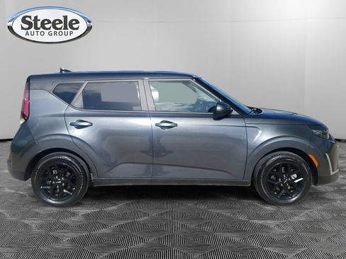 Used 2023 Kia Soul LX w/ LX Technology Package FWD image 4