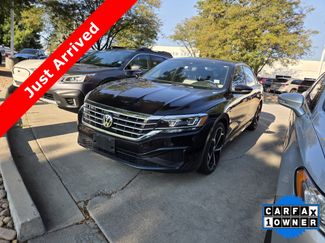 Used 2021 Volkswagen Passat 2.0T R-Line image 1