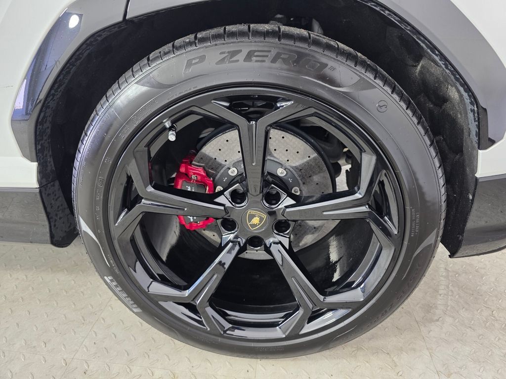 Used 2019 Lamborghini Urus AWD/4WD image 17
