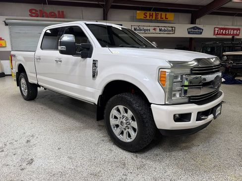 Used 2017 Ford F250 Platinum w/ Platinum Ultimate Package AWD/4WD image 11