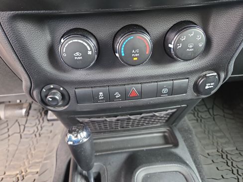 Used 2017 Jeep Wrangler Unlimited Sport AWD/4WD image 26