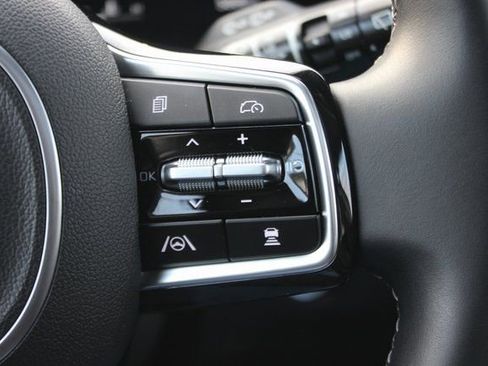 Used 2025 Kia Sorento SX image 17