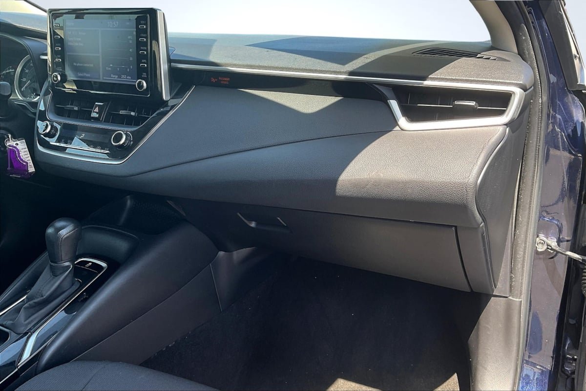 Used 2020 Toyota Corolla LE FWD image 17