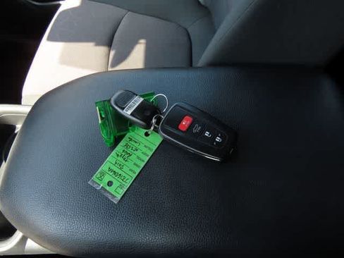 Used 2019 Toyota RAV4 XLE w/ Convenience Package AWD/4WD image 29