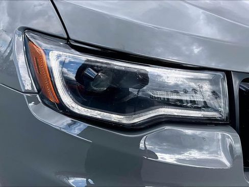 Used 2020 Jeep Grand Cherokee Altitude AWD/4WD image 31