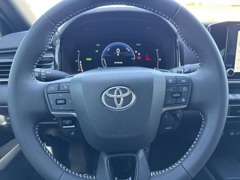 Used 2025 Toyota Camry SE FWD image 27