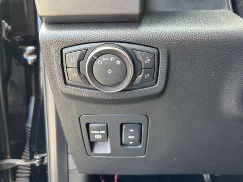 Used 2018 Ford F150 XLT w/ Equipment Group 302A Luxury AWD/4WD image 25