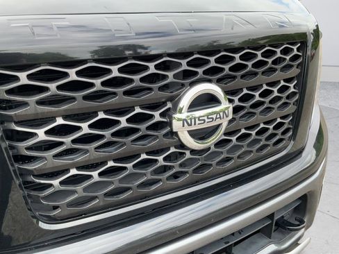 Used 2017 Nissan Titan PRO-4X AWD/4WD image 30