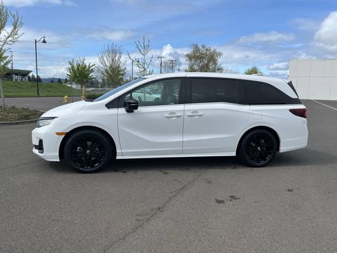 Used 2025 Honda Odyssey Sport-L image 2