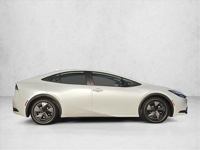 Used 2025 Toyota Prius LE FWD image 4