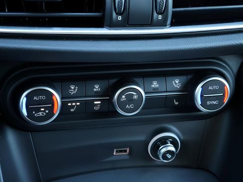 New 2025 Alfa Romeo Stelvio Sprint AWD/4WD image 26